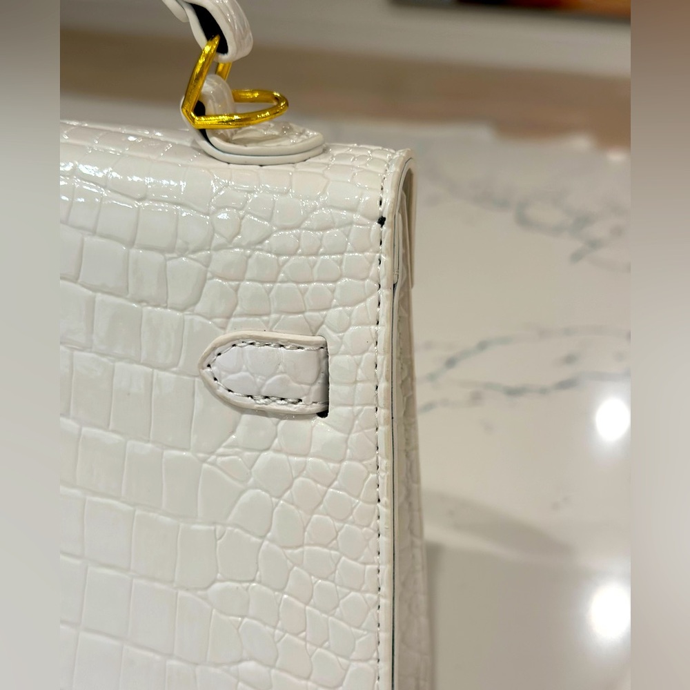 Small White Crocodile Texture Effect Mini Handbag - image 8